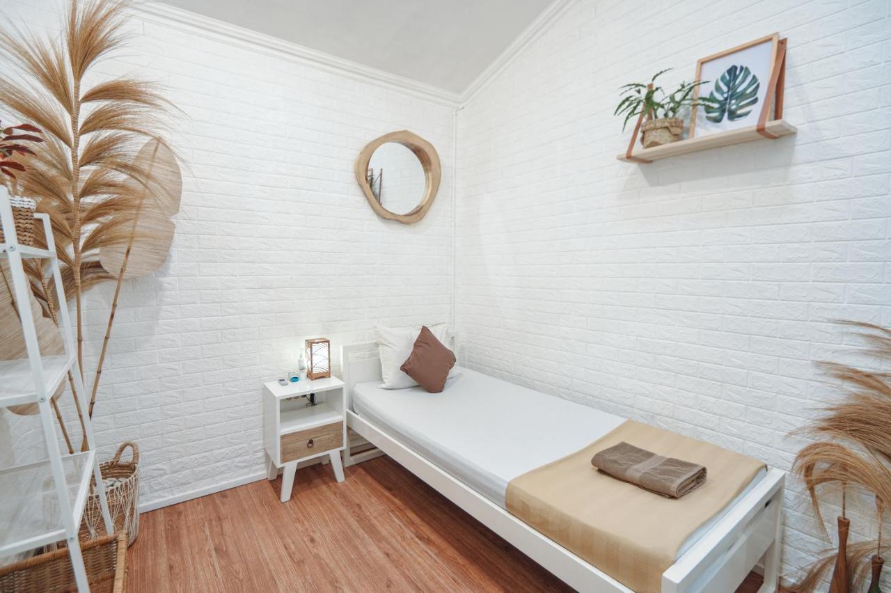 Single Room with Shared Bathroom,1589225482:JPEG